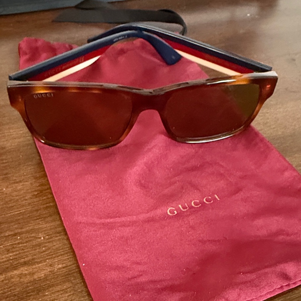 Gucci Tortoiseshell Sunglasses with Maroon Pouch